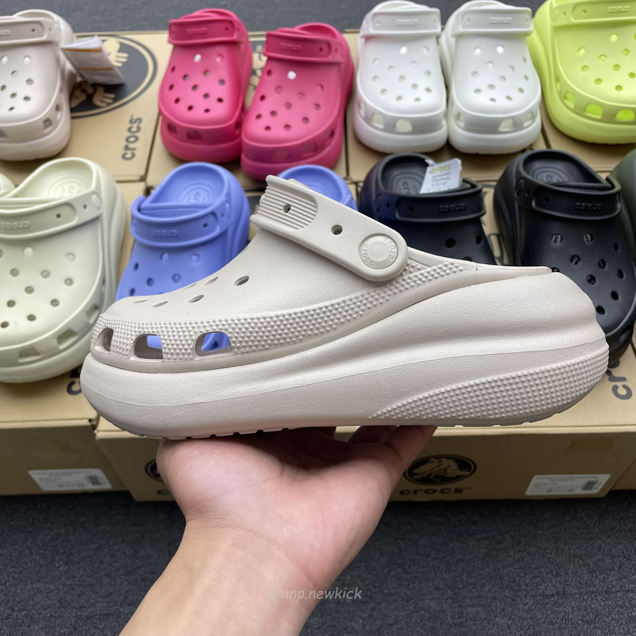 Crocs Classic Crush Clog Bone Multi Black White Green Blue Grey Red Green Dark Green Brown 207521 (14) - www.newkick.vip Crocs Classic Crush Clog Bone Multi Black White Green Blue Grey Red Green Dark Green Brown 207521 (14) - www.newkick.vip