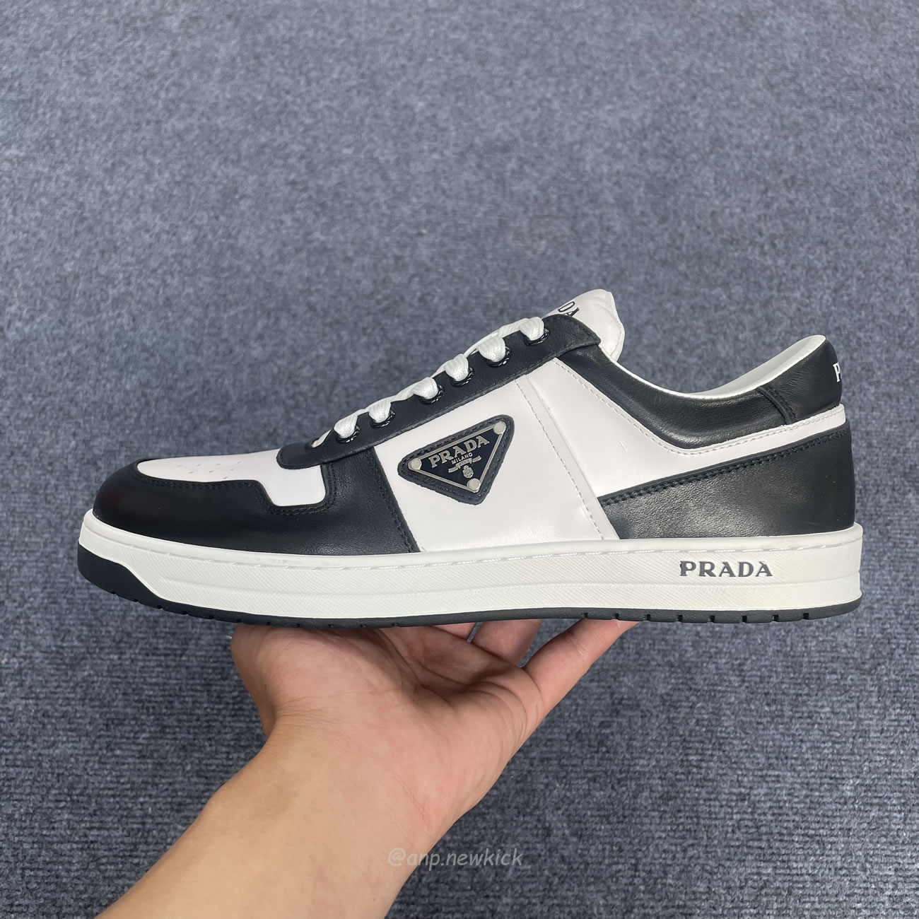 Prada Downtown Low Top Sneakers Leather White Black 2ee364 3lkg F0964 (2) - www.newkick.org Prada Downtown Low Top Sneakers Leather White Black 2ee364 3lkg F0964 (2) - www.newkick.org