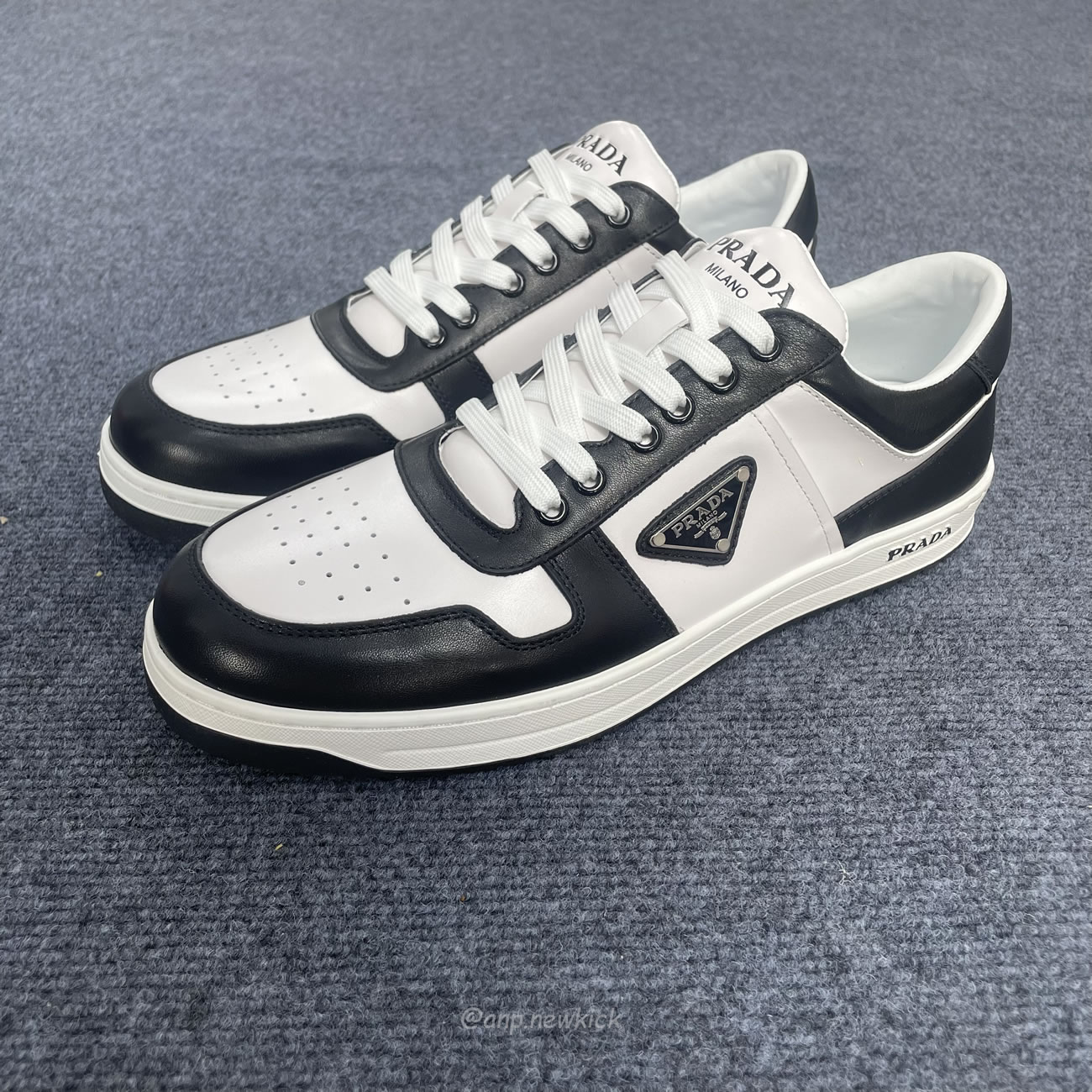 Prada Downtown Low Top Sneakers Leather White Black 2ee364 3lkg F0964 (5) - www.newkick.org Prada Downtown Low Top Sneakers Leather White Black 2ee364 3lkg F0964 (5) - www.newkick.org