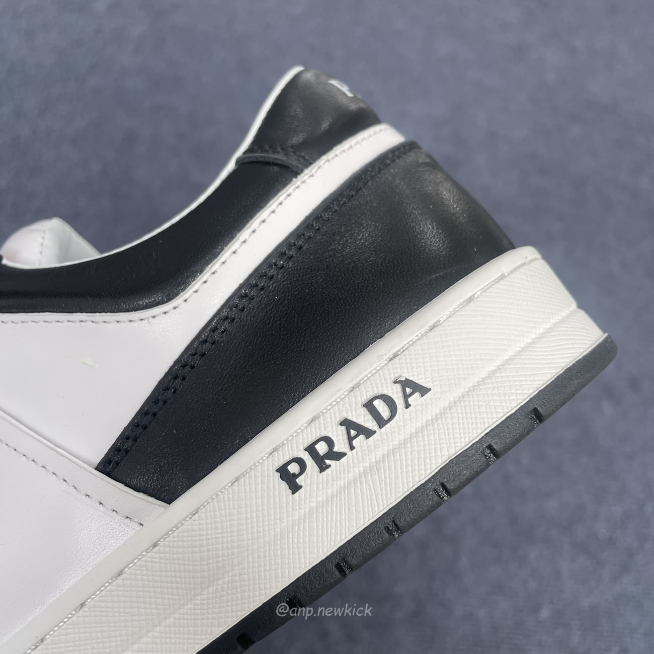 Prada Downtown Low Top Sneakers Leather White Black 2ee364 3lkg F0964 (7) - www.newkick.org Prada Downtown Low Top Sneakers Leather White Black 2ee364 3lkg F0964 (7) - www.newkick.org