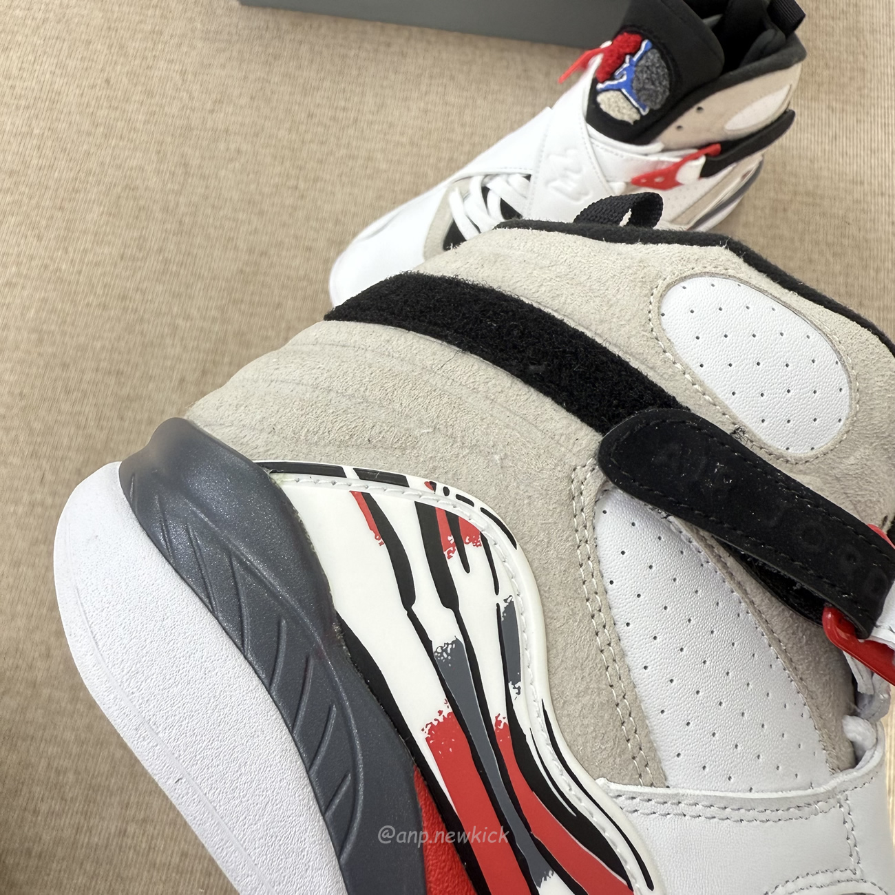 Air Jordan 8 Retro Bugs Bunny 2025 305381 100 (6) - www.newkick.org Air Jordan 8 Retro Bugs Bunny 2025 305381 100 (6) - www.newkick.org