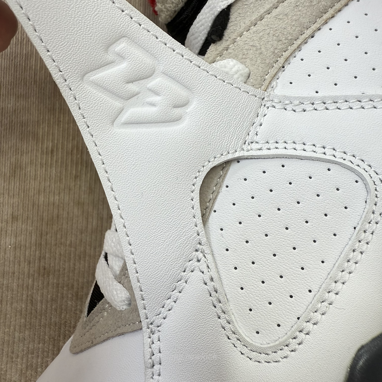 Air Jordan 8 Retro Bugs Bunny 2025 305381 100 (8) - www.newkick.org Air Jordan 8 Retro Bugs Bunny 2025 305381 100 (8) - www.newkick.org