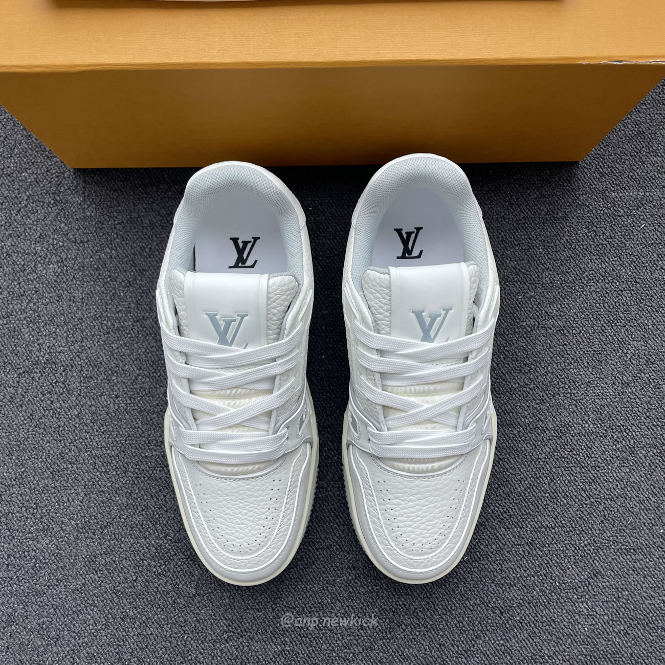 Louis Vuitton Trainer White Signature 51bcolre (2) - www.newkick.org Louis Vuitton Trainer White Signature 51bcolre (2) - www.newkick.org