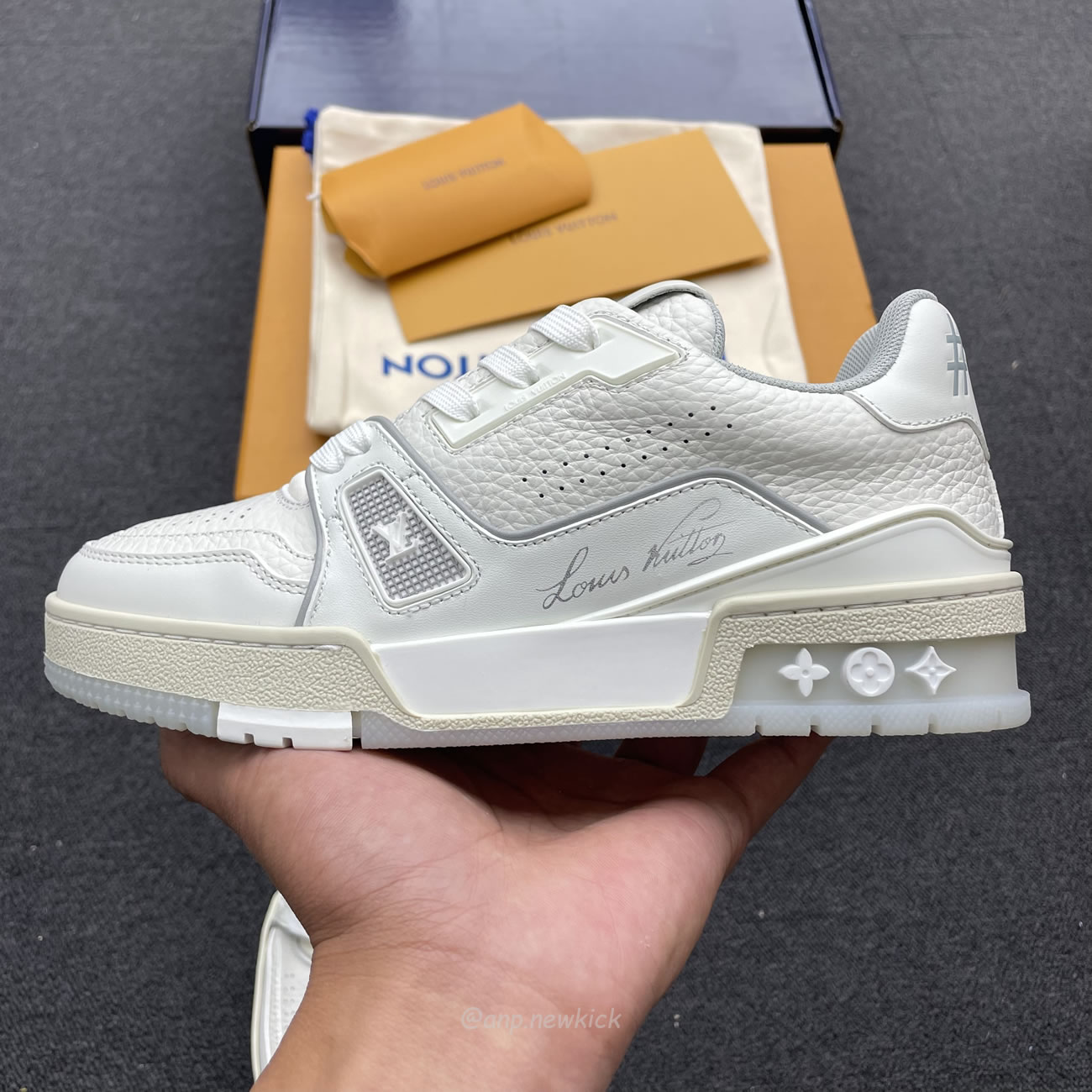 Louis Vuitton Trainer White Signature 51bcolre (8) - www.newkick.org Louis Vuitton Trainer White Signature 51bcolre (8) - www.newkick.org