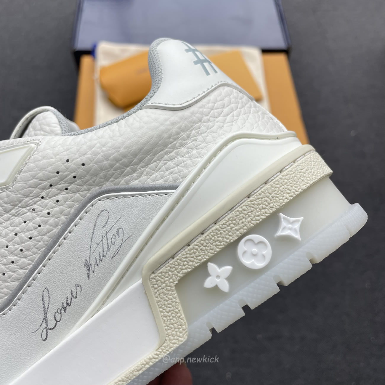 Louis Vuitton Trainer White Signature 51bcolre (9) - www.newkick.org Louis Vuitton Trainer White Signature 51bcolre (9) - www.newkick.org