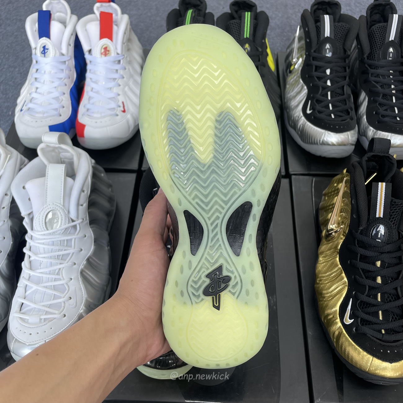 Nike Air Foamposite Pro Metallic Gold 624041 701 (9) - www.newkick.org