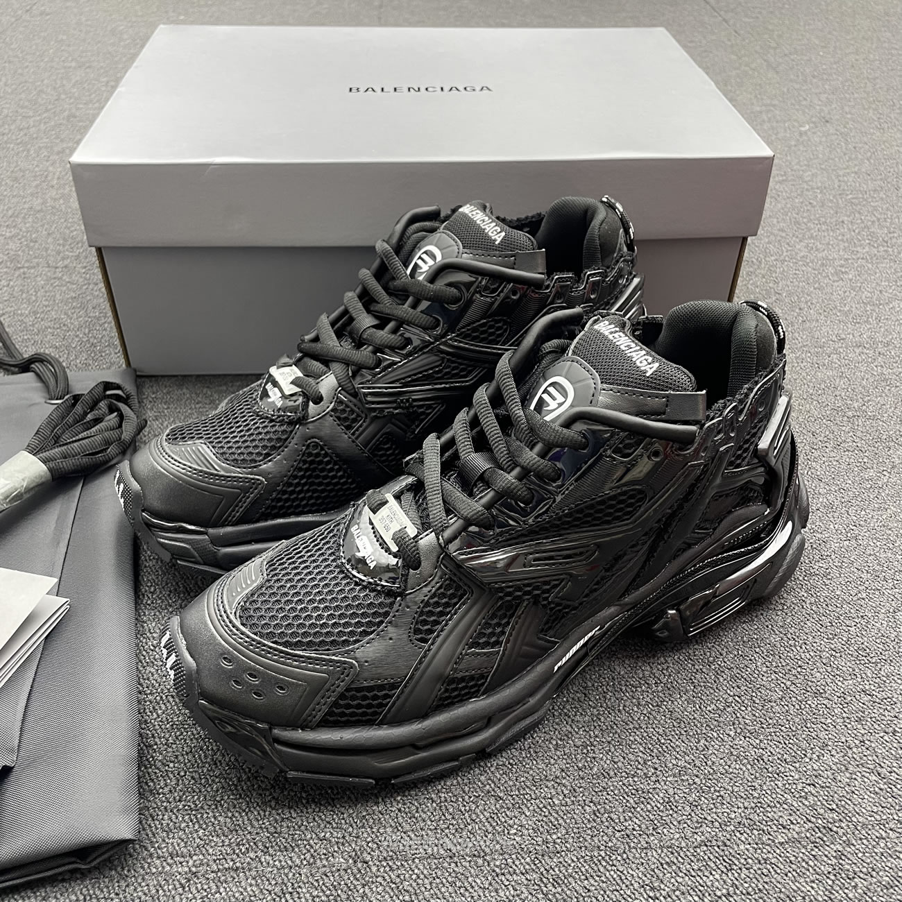 Balenciaga Runner Black 677403w3rb11000 (2) - www.newkick.org