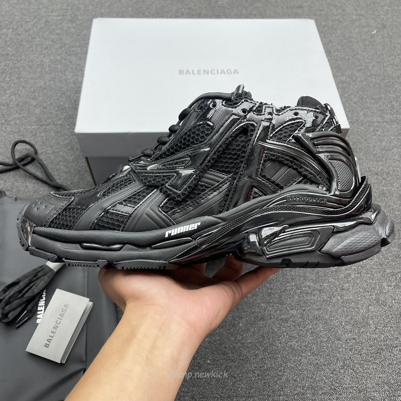 Balenciaga Runner Black 677403w3rb11000 (3) - www.newkick.org
