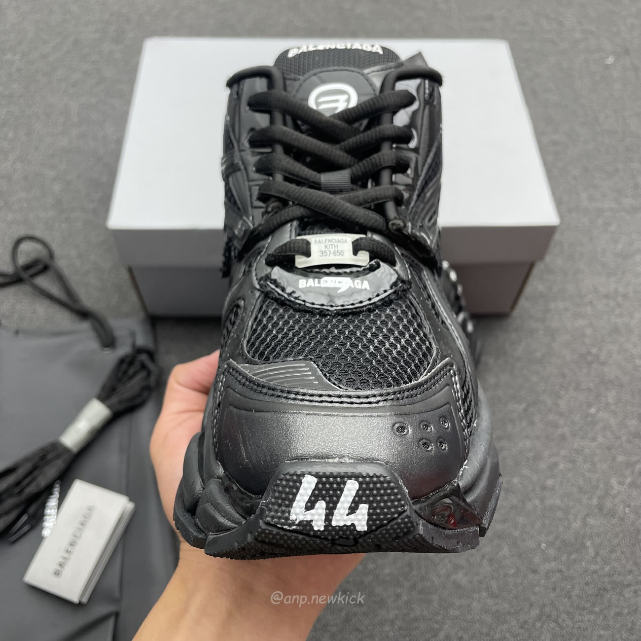 Balenciaga Runner Black 677403w3rb11000 (4) - www.newkick.org