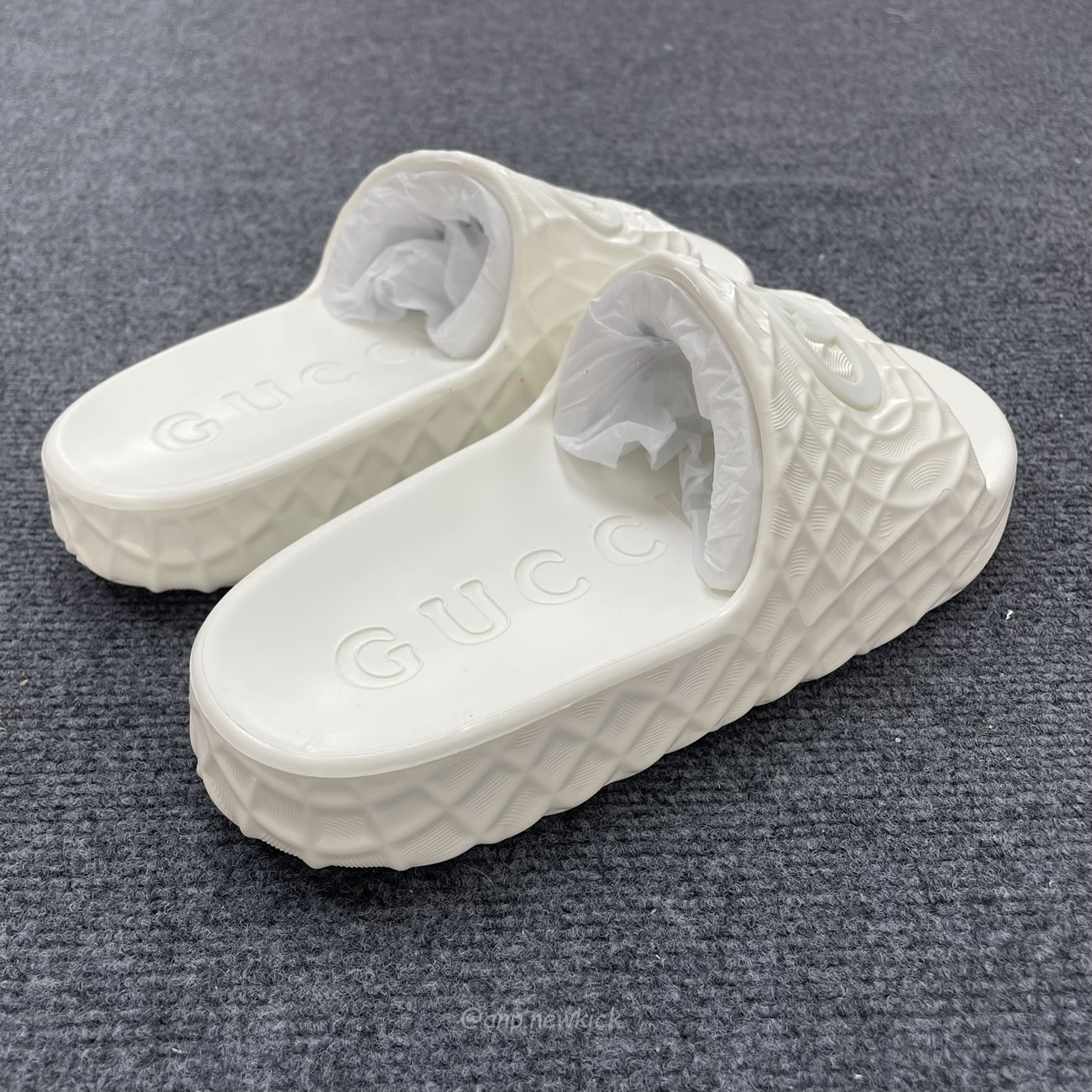 Gucci Slide Sandal Interlocking G Water Ripples 770801 J8710 1000 (10) - www.newkick.org Gucci Slide Sandal Interlocking G Water Ripples 770801 J8710 1000 (10) - www.newkick.org