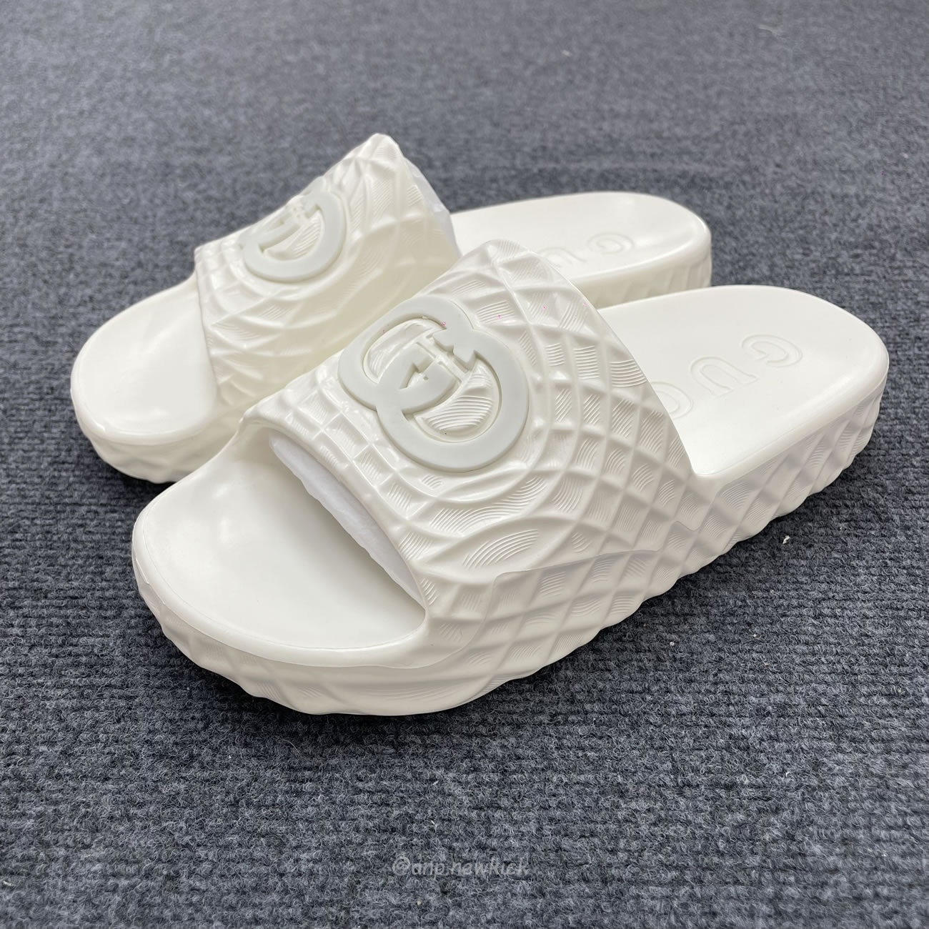 Gucci Slide Sandal Interlocking G Water Ripples 770801 J8710 1000 (3) - www.newkick.org Gucci Slide Sandal Interlocking G Water Ripples 770801 J8710 1000 (3) - www.newkick.org