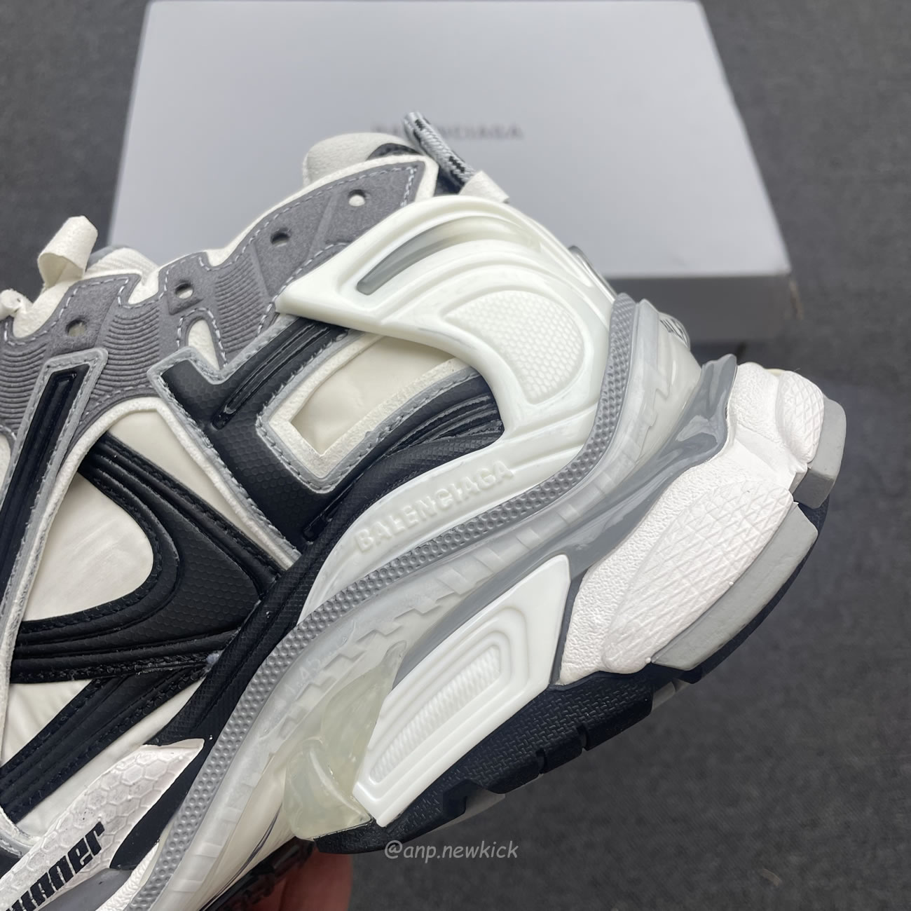 Balenciaga Runner Grey White Black 772774w3rny9012 (2) - www.newkick.org Balenciaga Runner Grey White Black 772774w3rny9012 (2) - www.newkick.org