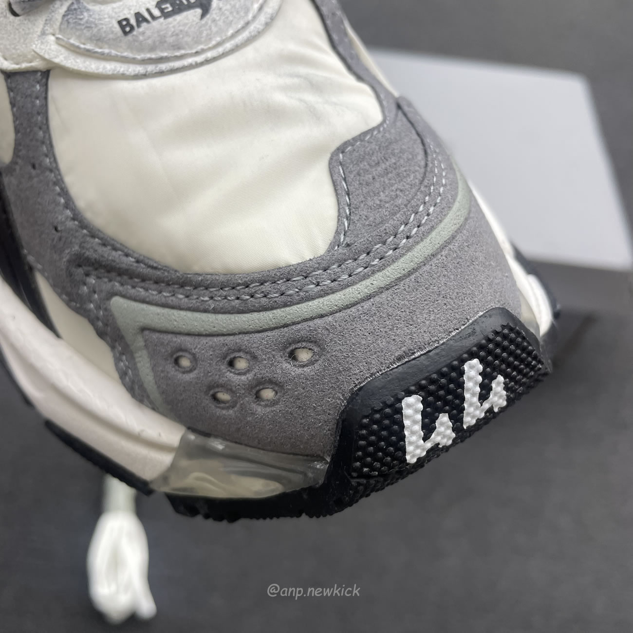 Balenciaga Runner Grey White Black 772774w3rny9012 (3) - www.newkick.org Balenciaga Runner Grey White Black 772774w3rny9012 (3) - www.newkick.org