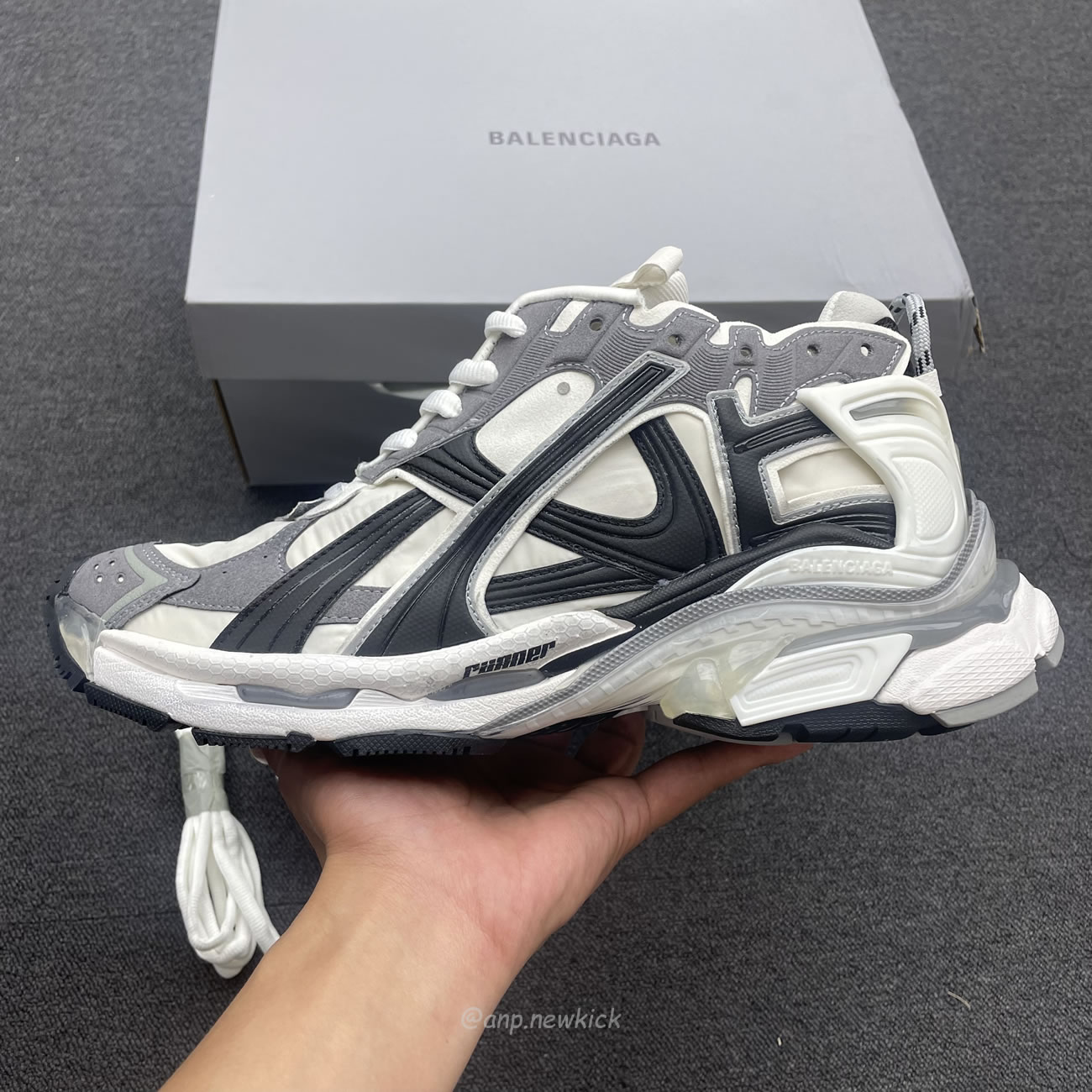 Balenciaga Runner Grey White Black 772774w3rny9012 (4) - www.newkick.org Balenciaga Runner Grey White Black 772774w3rny9012 (4) - www.newkick.org