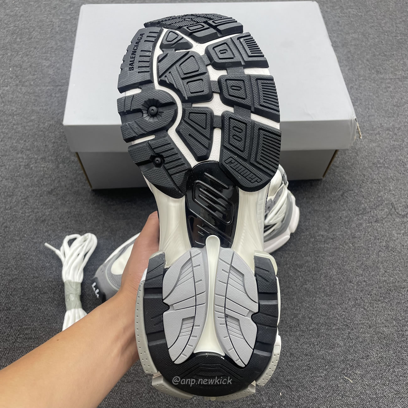 Balenciaga Runner Grey White Black 772774w3rny9012 (5) - www.newkick.org Balenciaga Runner Grey White Black 772774w3rny9012 (5) - www.newkick.org