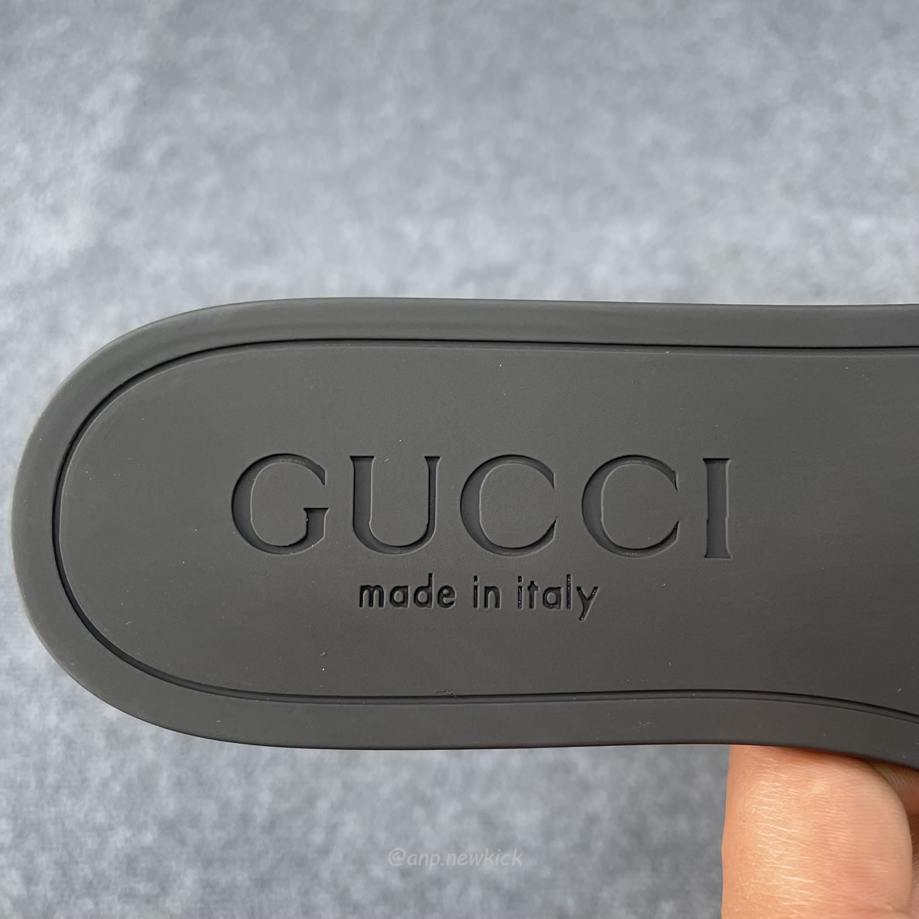 Gucci Interlocking G Flat Bottom Rubber Slipper (12) - www.newkick.org Gucci Interlocking G Flat Bottom Rubber Slipper (12) - www.newkick.org