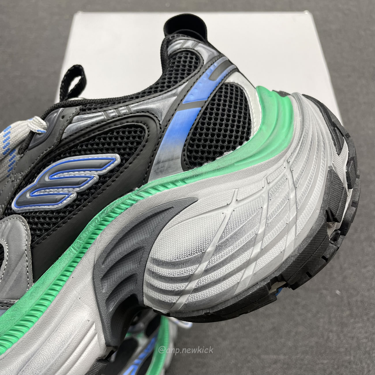 Balenciaga Fall 2024 10xl Mesh Tpu Grey Green 784344 W2mv2 1143 (3) - www.newkick.org