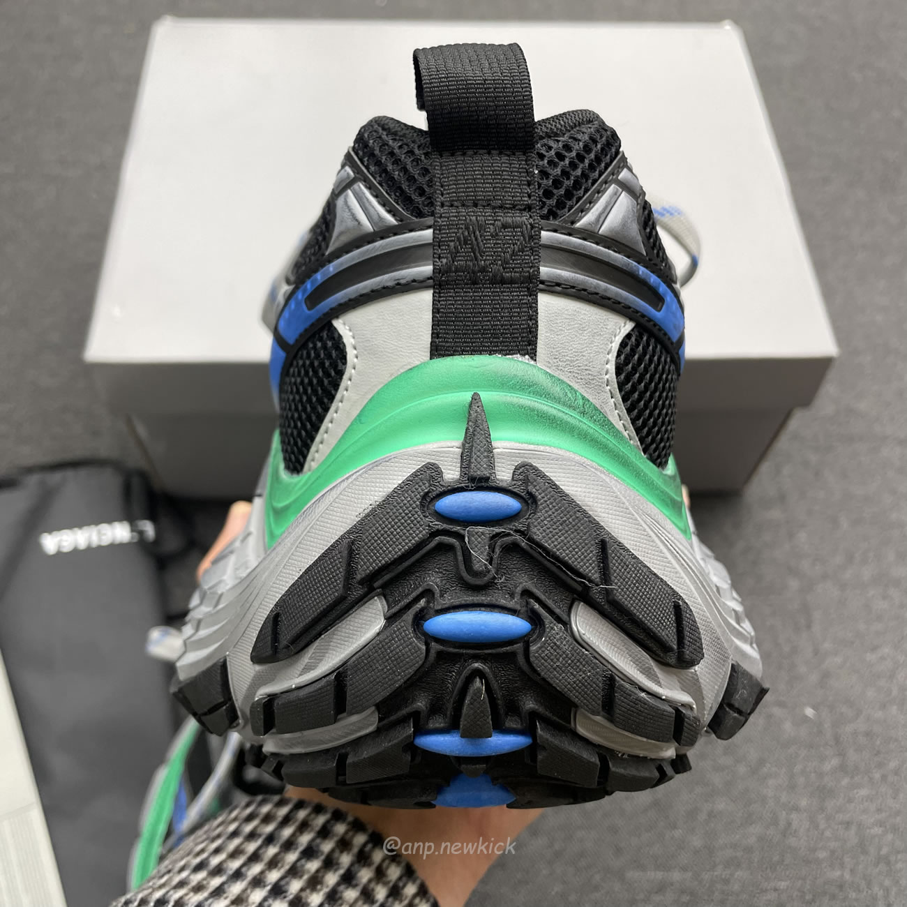 Balenciaga Fall 2024 10xl Mesh Tpu Grey Green 784344 W2mv2 1143 (4) - www.newkick.org