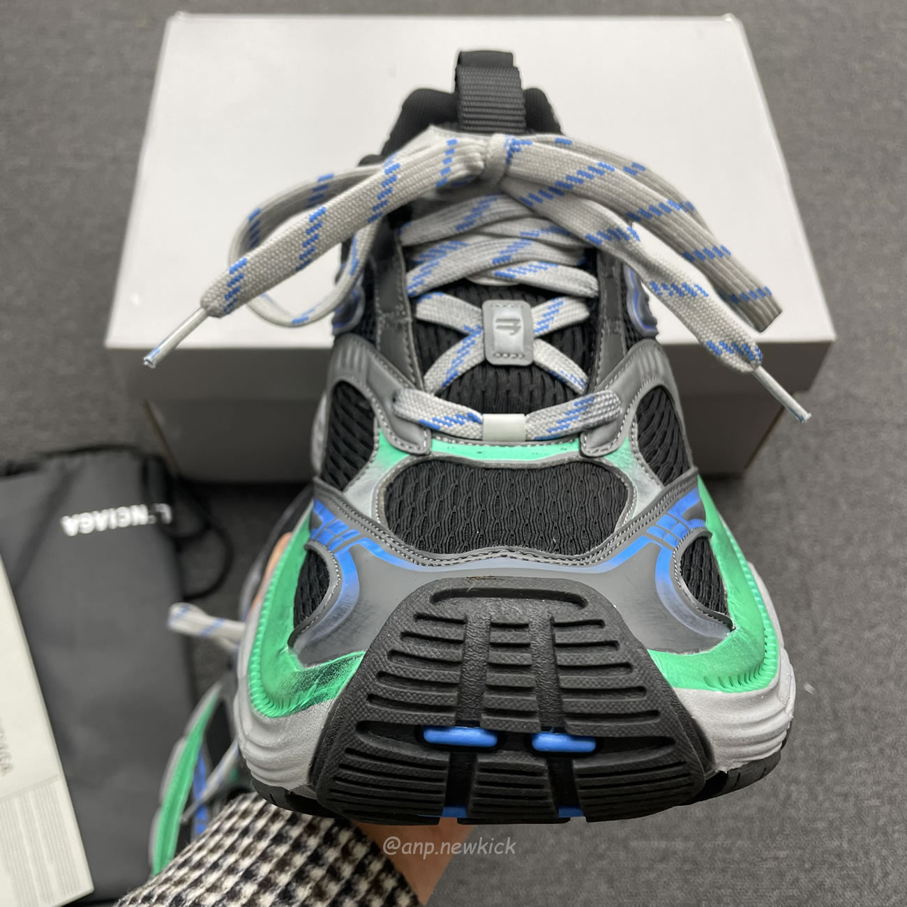 Balenciaga Fall 2024 10xl Mesh Tpu Grey Green 784344 W2mv2 1143 (9) - www.newkick.org