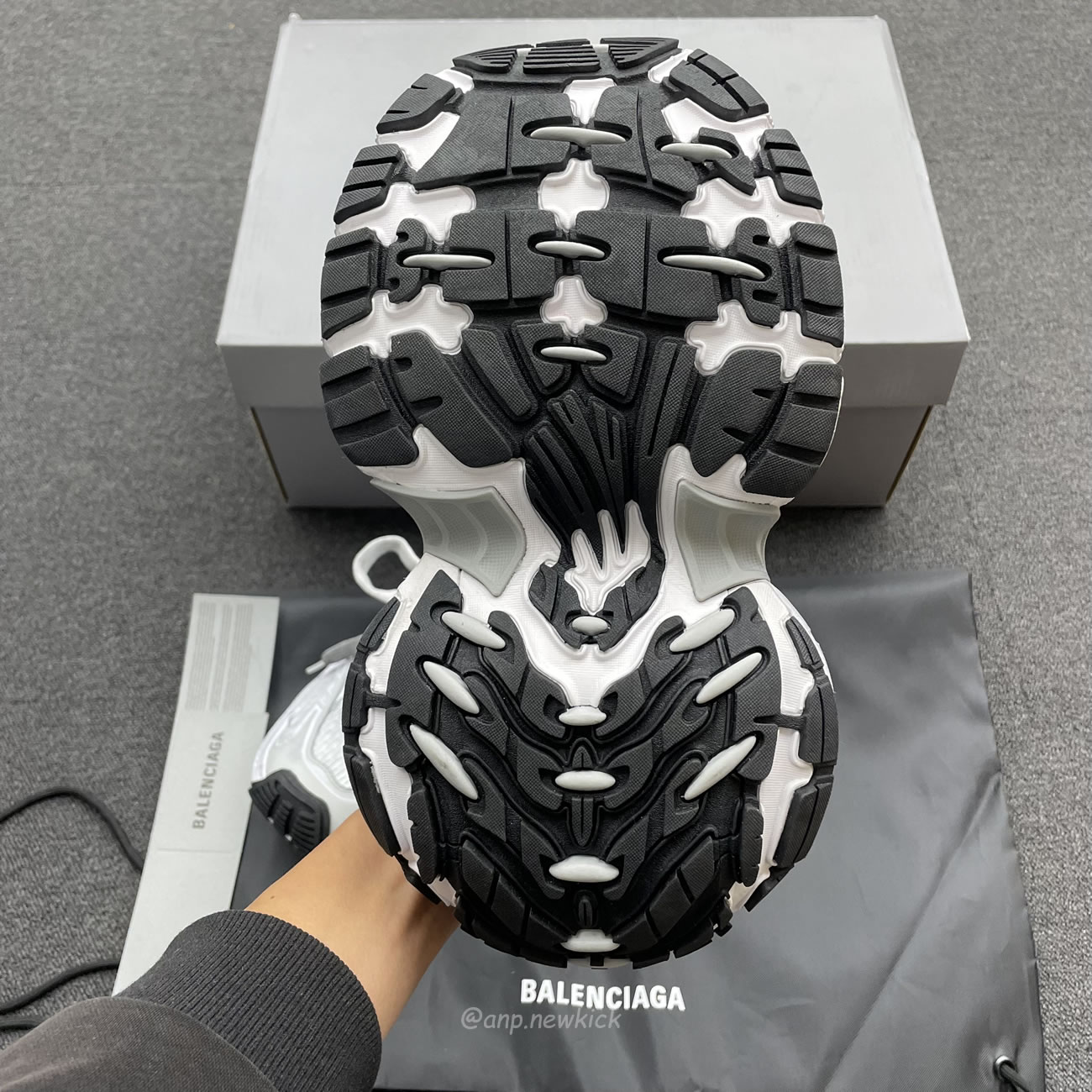 Balenciaga Fall 2024 10xl White 784344 W2mv2 9110 (11) - www.newkick.org Balenciaga Fall 2024 10xl White 784344 W2mv2 9110 (11) - www.newkick.org