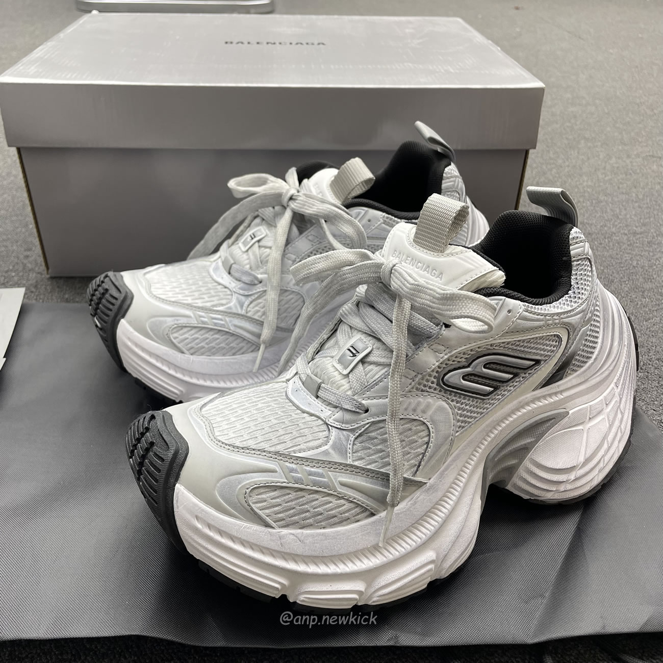 Balenciaga Fall 2024 10xl White 784344 W2mv2 9110 (3) - www.newkick.org Balenciaga Fall 2024 10xl White 784344 W2mv2 9110 (3) - www.newkick.org