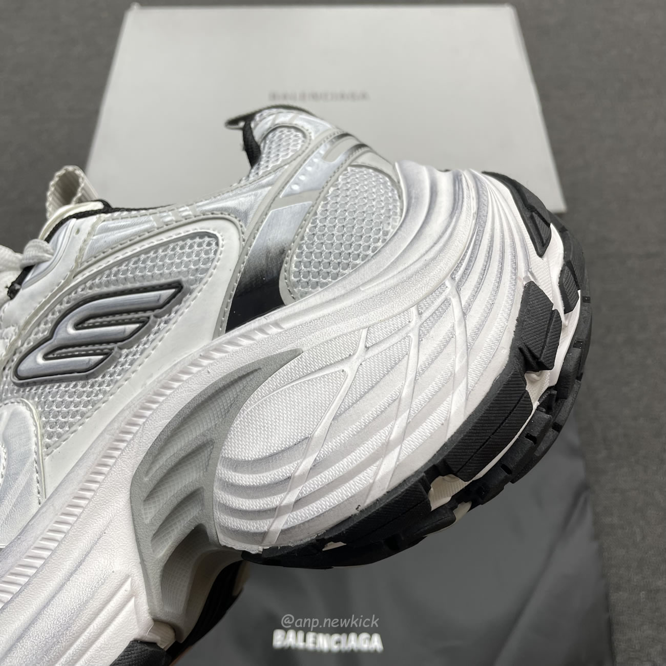 Balenciaga Fall 2024 10xl White 784344 W2mv2 9110 (6) - www.newkick.org Balenciaga Fall 2024 10xl White 784344 W2mv2 9110 (6) - www.newkick.org