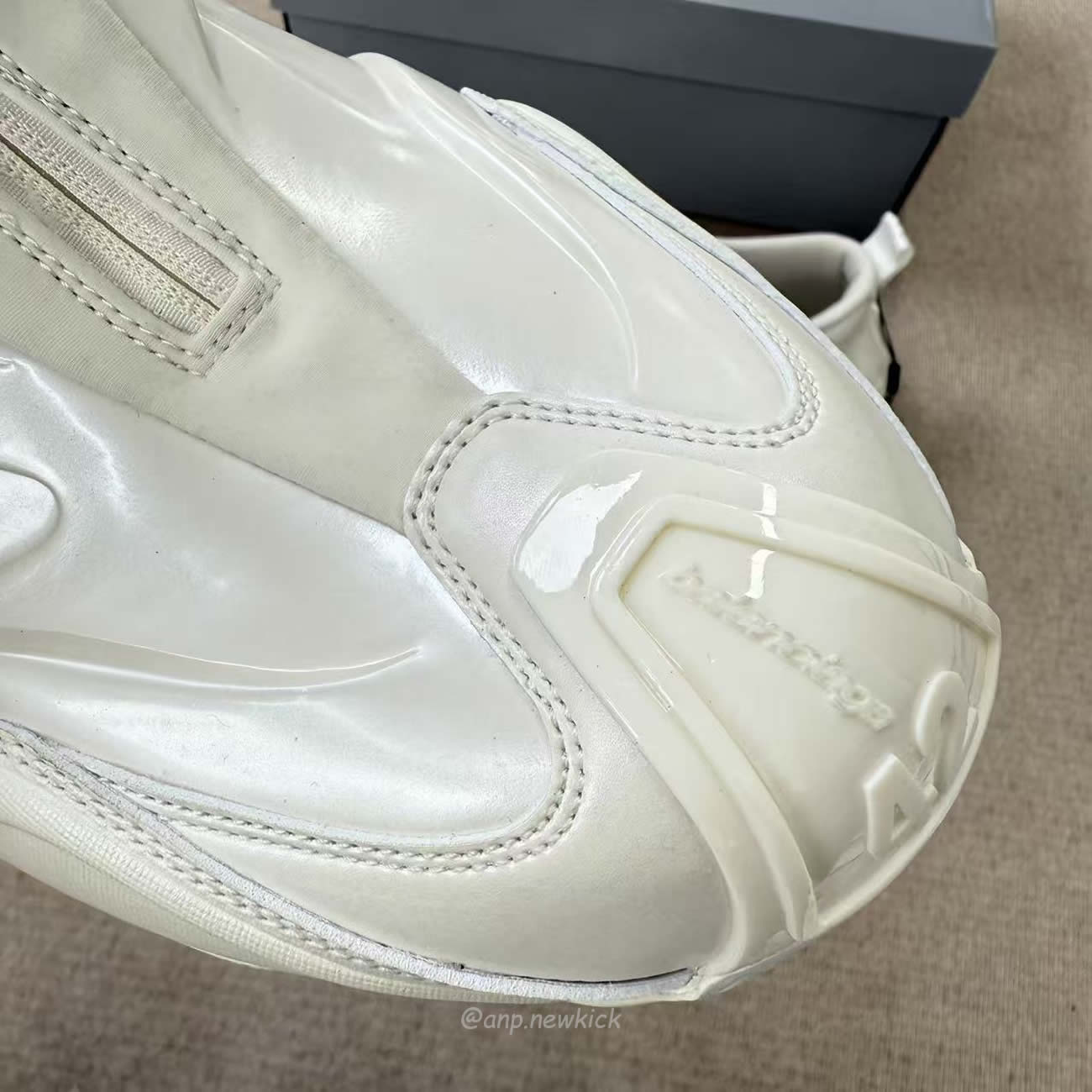 Balenciaga Basketball Sneaker In White 824909 Wbkbm9000 (10) - www.newkick.org Balenciaga Basketball Sneaker In White 824909 Wbkbm9000 (10) - www.newkick.org