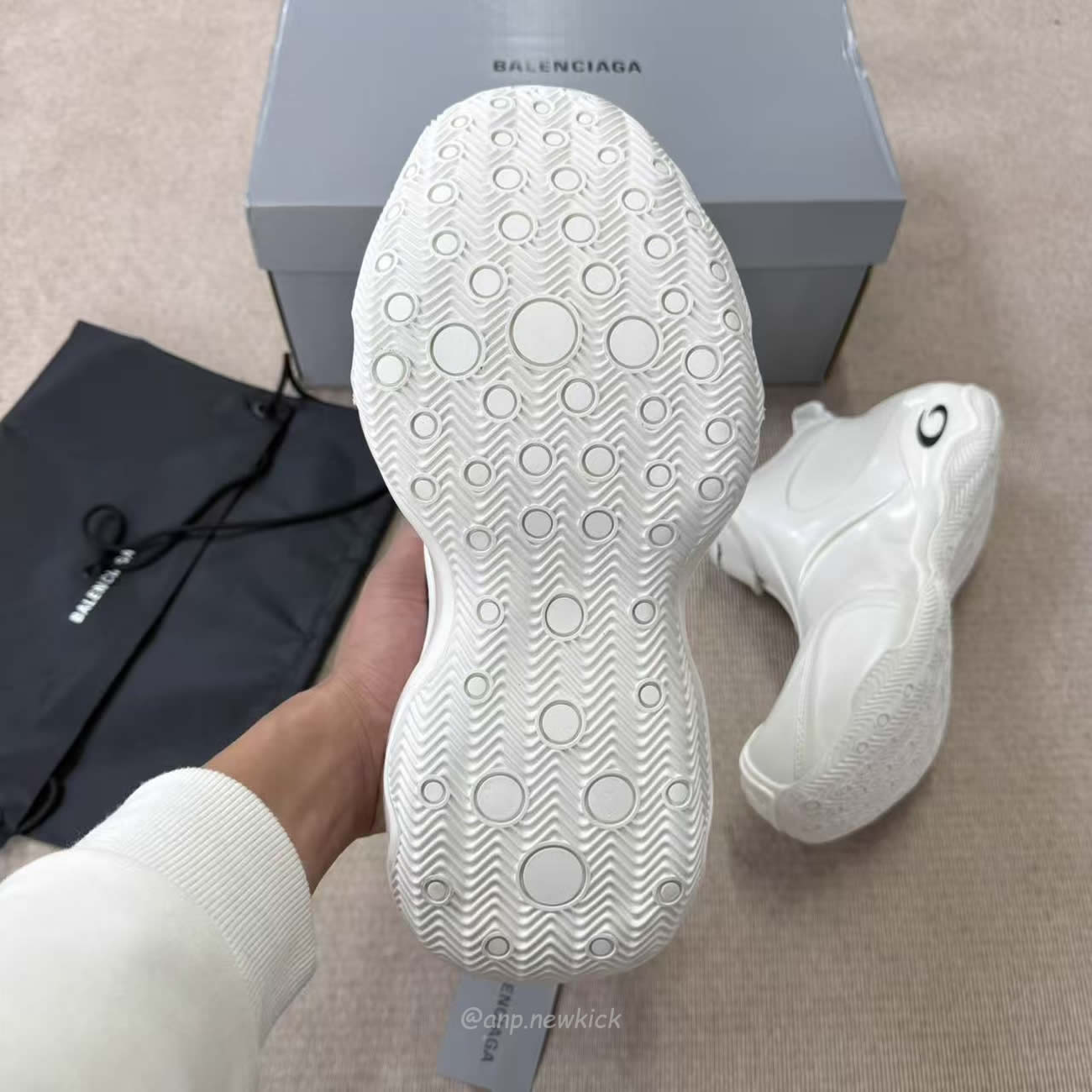 Balenciaga Basketball Sneaker In White 824909 Wbkbm9000 (13) - www.newkick.org Balenciaga Basketball Sneaker In White 824909 Wbkbm9000 (13) - www.newkick.org