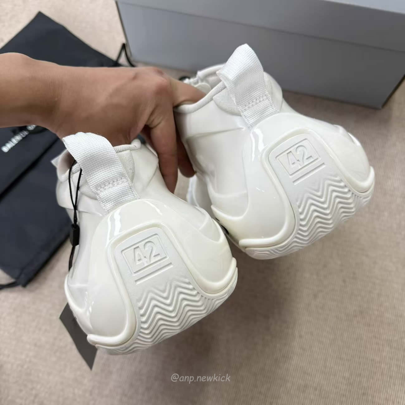 Balenciaga Basketball Sneaker In White 824909 Wbkbm9000 (3) - www.newkick.org Balenciaga Basketball Sneaker In White 824909 Wbkbm9000 (3) - www.newkick.org
