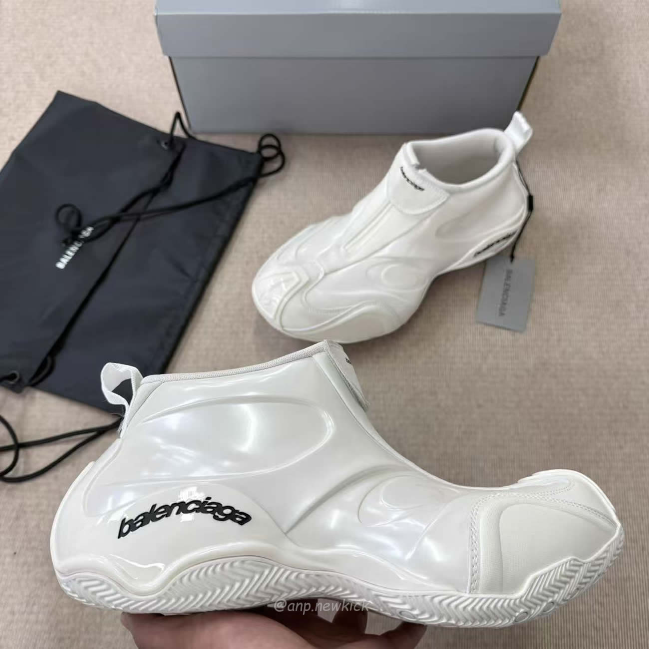 Balenciaga Basketball Sneaker In White 824909 Wbkbm9000 (6) - www.newkick.org Balenciaga Basketball Sneaker In White 824909 Wbkbm9000 (6) - www.newkick.org