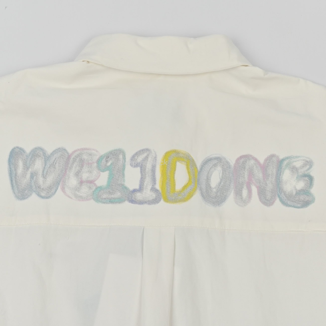 We11done 24ss Back Colored Graffiti Letter Printed Long Sleeved Shirt 912190036 S L (8) - www.newkick.org We11done 24ss Back Colored Graffiti Letter Printed Long Sleeved Shirt 912190036 S L (8) - www.newkick.org