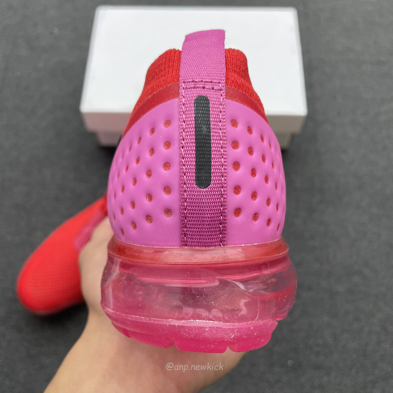 Nike Air Vapormax Moc 2 University Red Fuchsia Blast Womens Aj6599 600 (2) - www.newkick.org Nike Air Vapormax Moc 2 University Red Fuchsia Blast Womens Aj6599 600 (2) - www.newkick.org