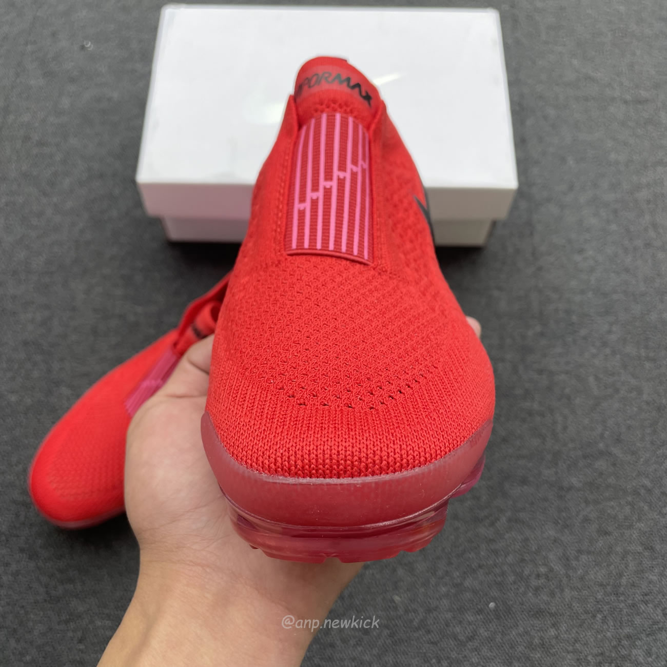 Nike Air Vapormax Moc 2 University Red Fuchsia Blast Womens Aj6599 600 (3) - www.newkick.org Nike Air Vapormax Moc 2 University Red Fuchsia Blast Womens Aj6599 600 (3) - www.newkick.org