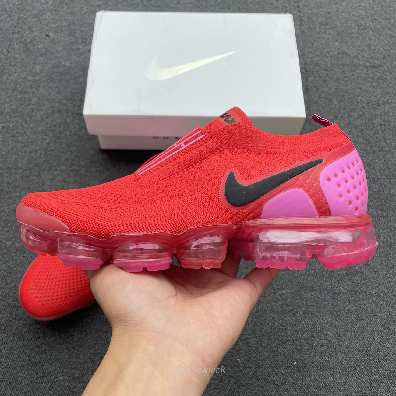Nike Air Vapormax Moc 2 University Red Fuchsia Blast Womens Aj6599 600 (6) - www.newkick.org Nike Air Vapormax Moc 2 University Red Fuchsia Blast Womens Aj6599 600 (6) - www.newkick.org