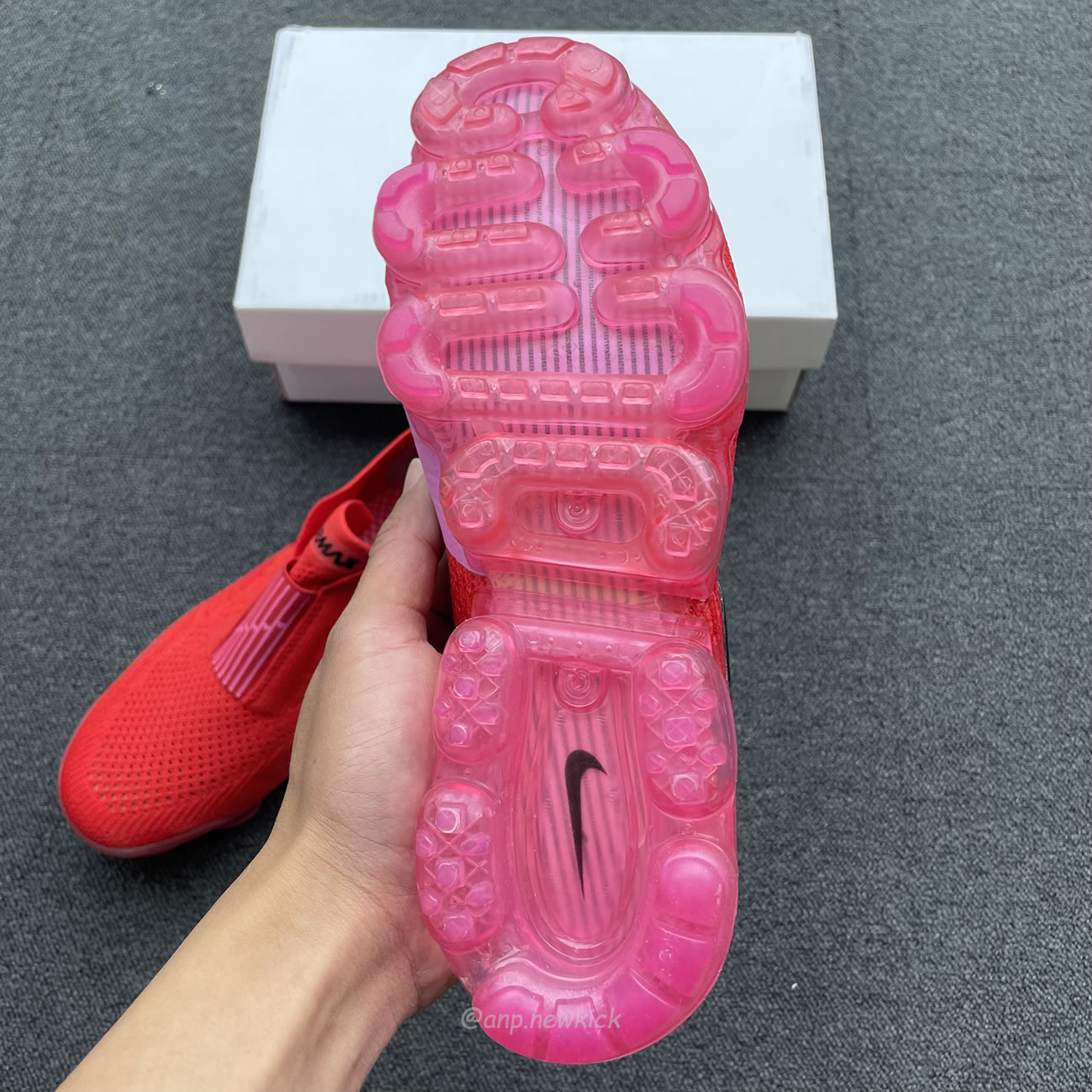 Nike Air Vapormax Moc 2 University Red Fuchsia Blast Womens Aj6599 600 (7) - www.newkick.org Nike Air Vapormax Moc 2 University Red Fuchsia Blast Womens Aj6599 600 (7) - www.newkick.org
