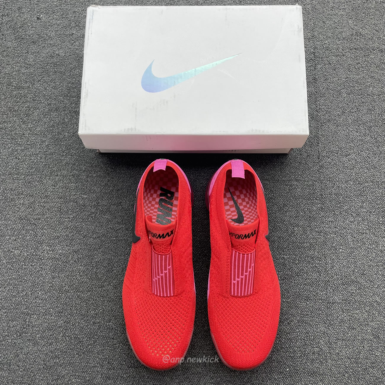 Nike Air Vapormax Moc 2 University Red Fuchsia Blast Womens Aj6599 600 (8) - www.newkick.org Nike Air Vapormax Moc 2 University Red Fuchsia Blast Womens Aj6599 600 (8) - www.newkick.org