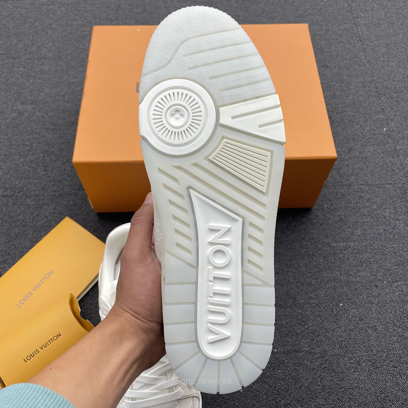 Louis Vuitton Arch Licht Sneaker Beige Cowboy (8) - www.newkick.org Louis Vuitton Arch Licht Sneaker Beige Cowboy (8) - www.newkick.org