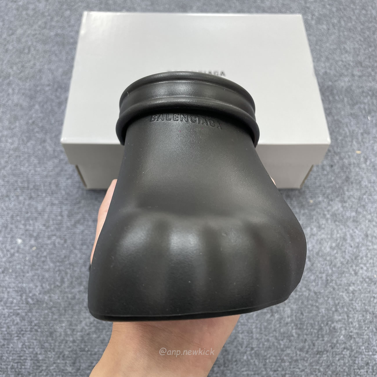 Balenciaga Balenciaga Logo Embossed Slingback Mules (3) - www.newkick.org