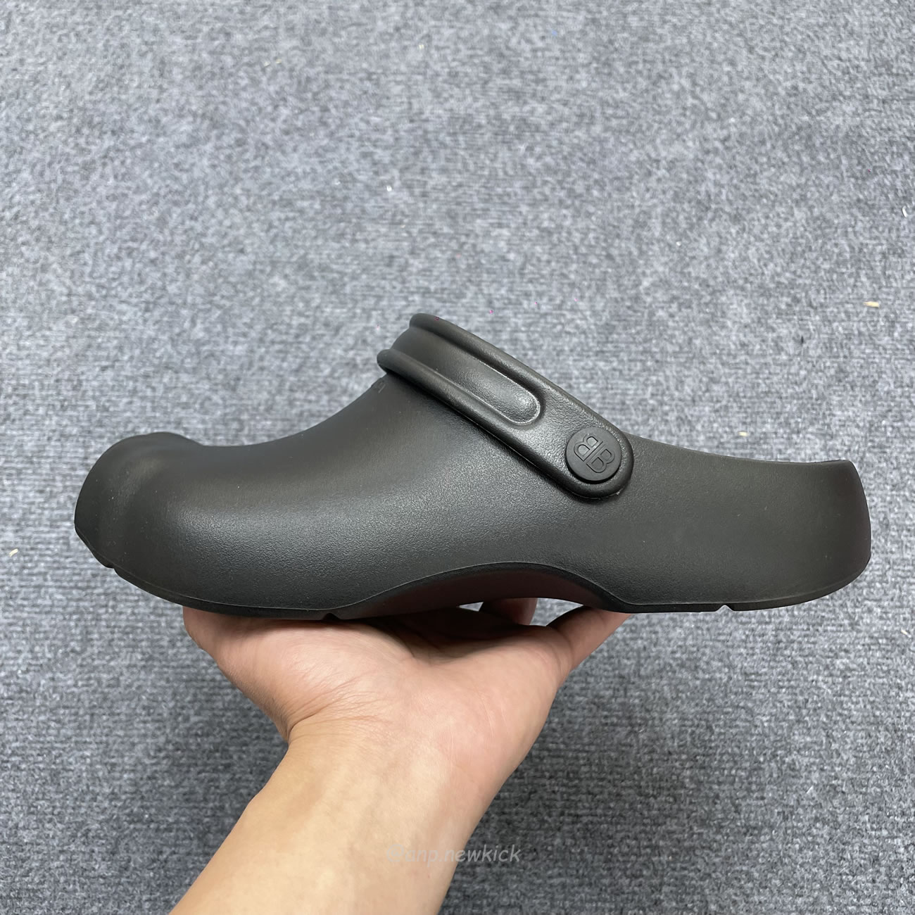 Balenciaga Balenciaga Logo Embossed Slingback Mules (7) - www.newkick.org