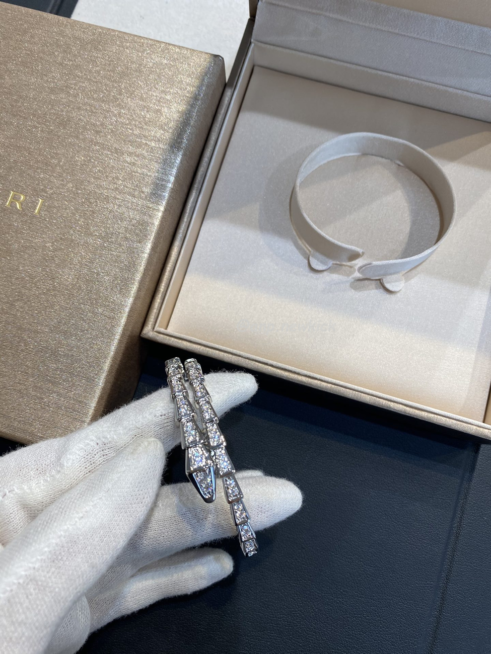 Bulgari Serpentine Full Diamond Bracelet (3) - www.newkick.org