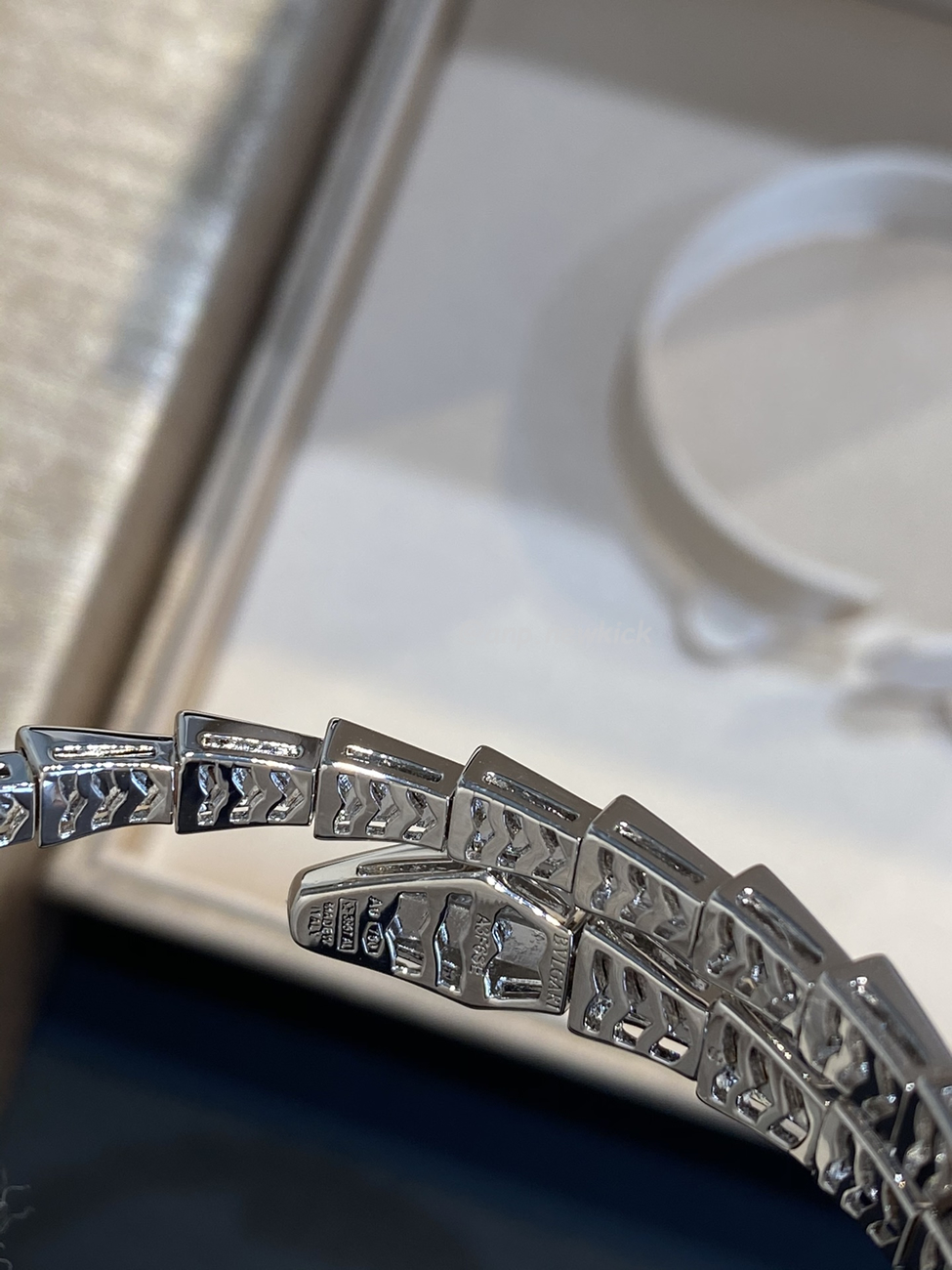 Bulgari Serpentine Full Diamond Bracelet (4) - www.newkick.org