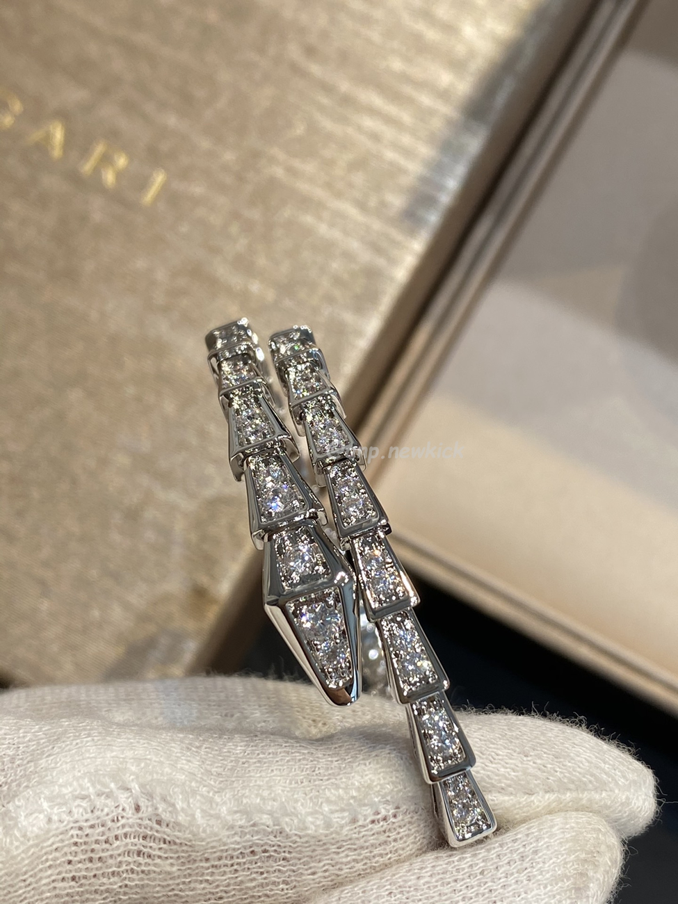 Bulgari Serpentine Full Diamond Bracelet (5) - www.newkick.org