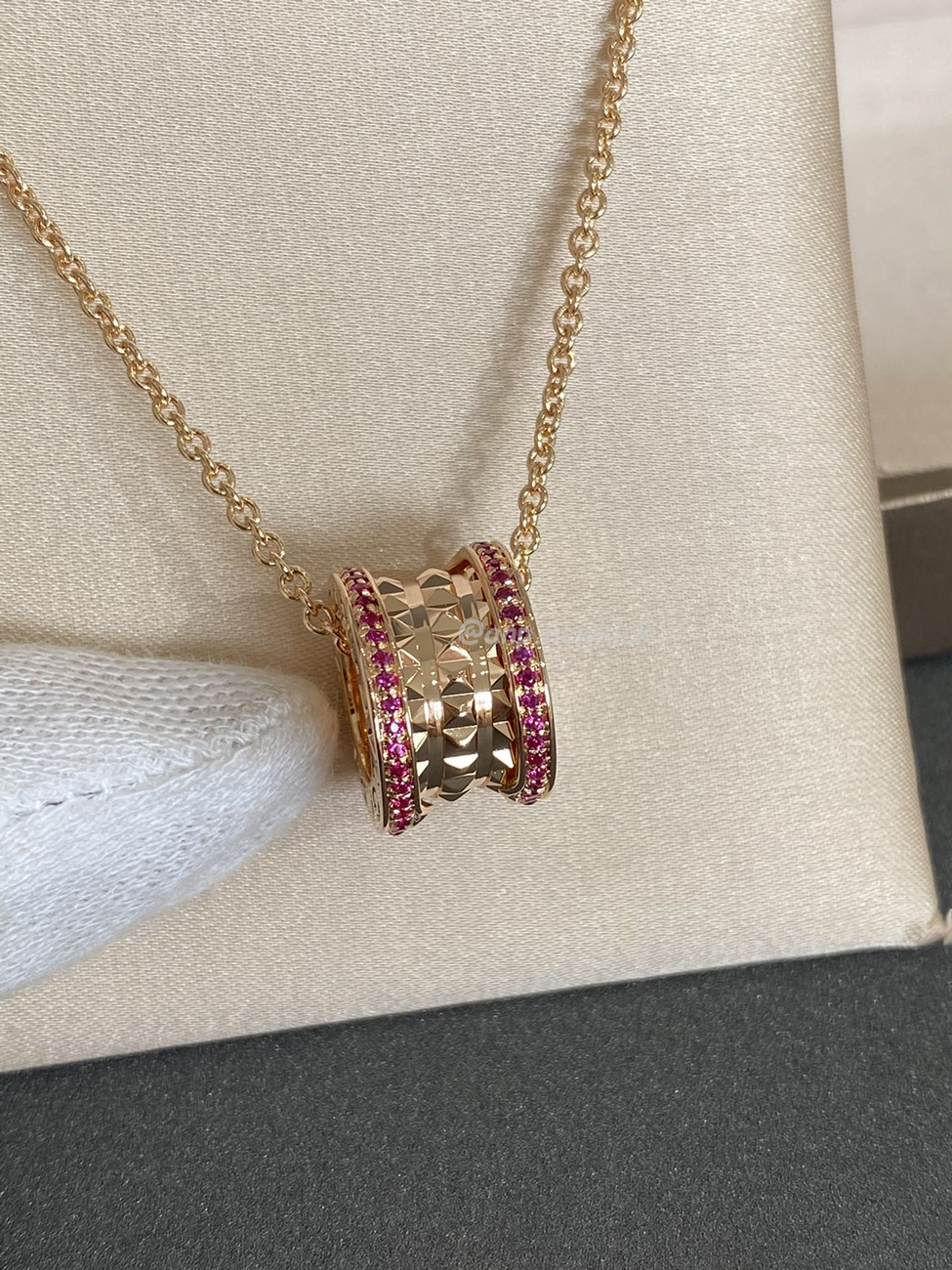 Bulgari Ruby Pendant (2) - www.newkick.org Bulgari Ruby Pendant (2) - www.newkick.org