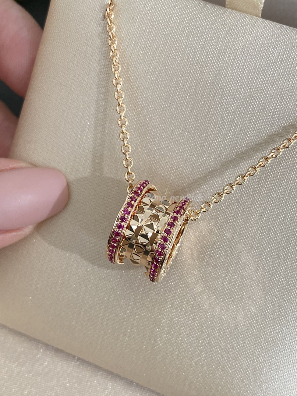 Bulgari Ruby Pendant (3) - www.newkick.org Bulgari Ruby Pendant (3) - www.newkick.org