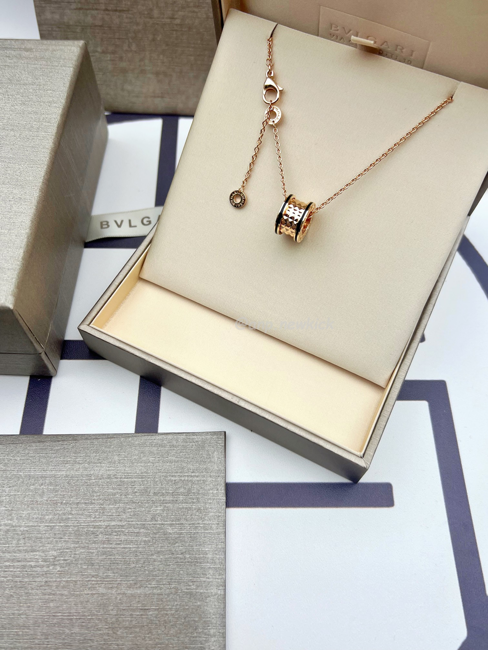 Bulgari Mini Dress Full Of Diamonds, Small Necklace (10) - www.newkick.vip Bulgari Mini Dress Full Of Diamonds, Small Necklace (10) - www.newkick.vip
