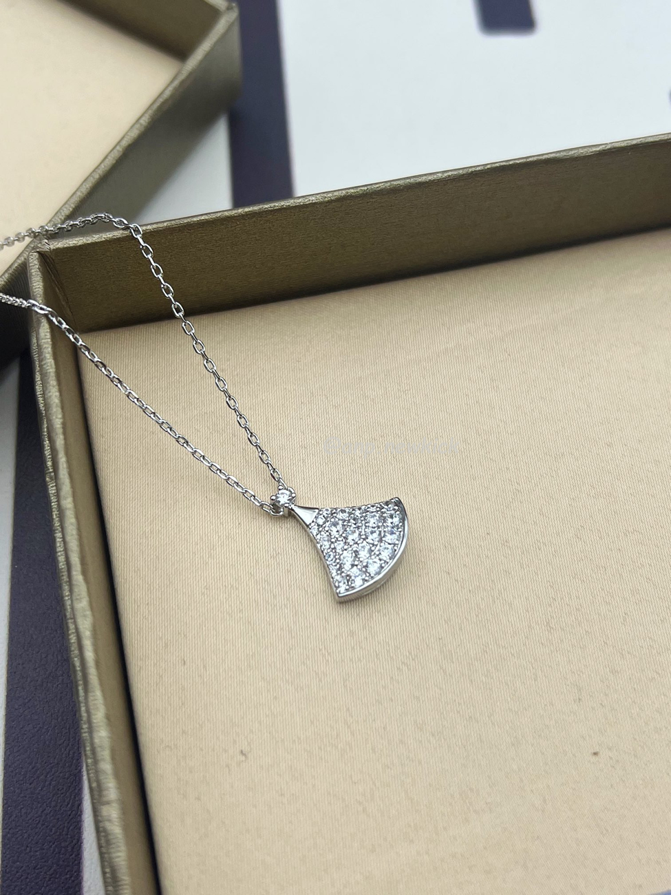 Bulgari Mini Dress Full Of Diamonds, Small Necklace (5) - www.newkick.vip Bulgari Mini Dress Full Of Diamonds, Small Necklace (5) - www.newkick.vip
