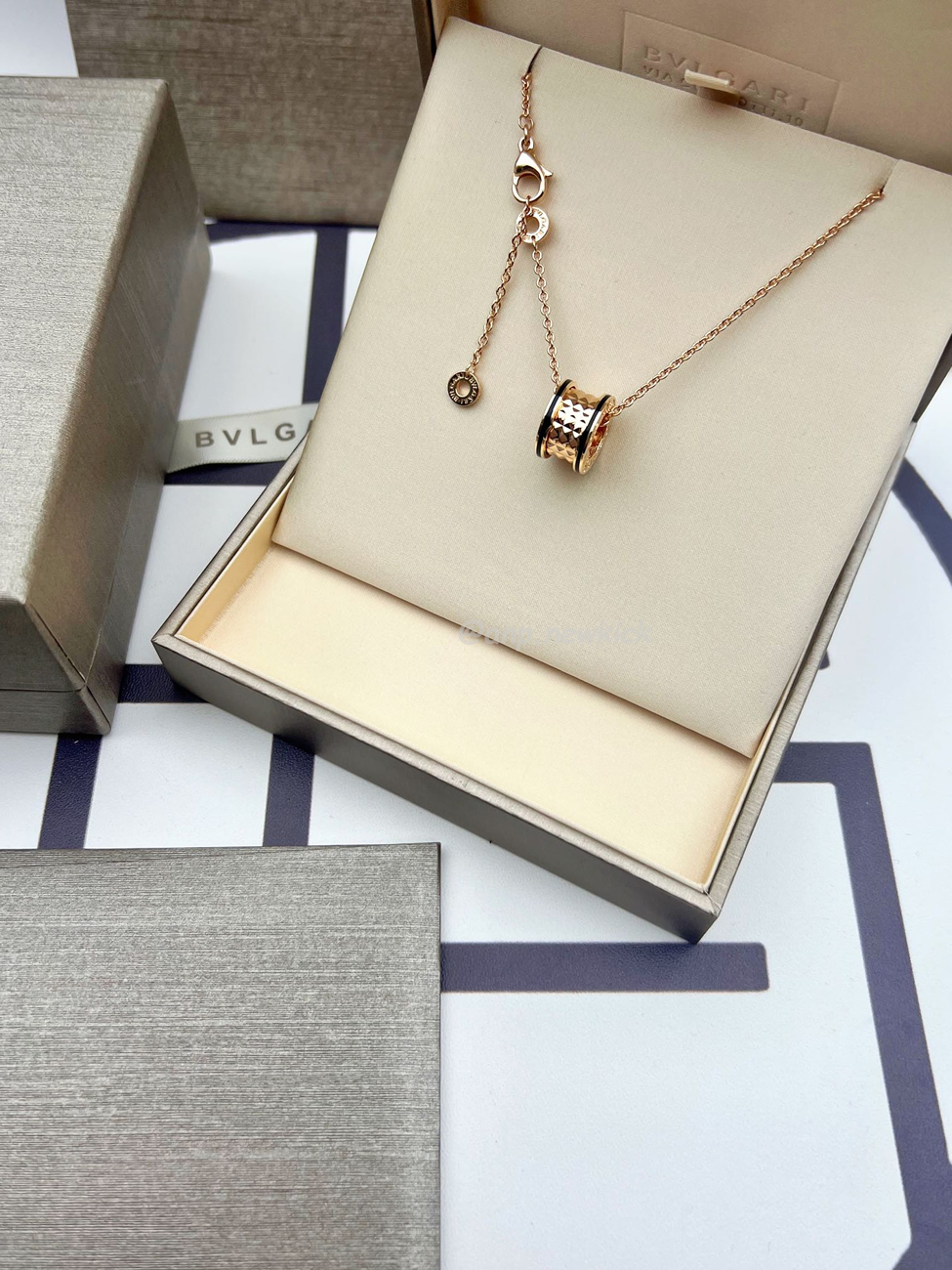 Bulgari Mini Dress Full Of Diamonds, Small Necklace (7) - www.newkick.vip Bulgari Mini Dress Full Of Diamonds, Small Necklace (7) - www.newkick.vip