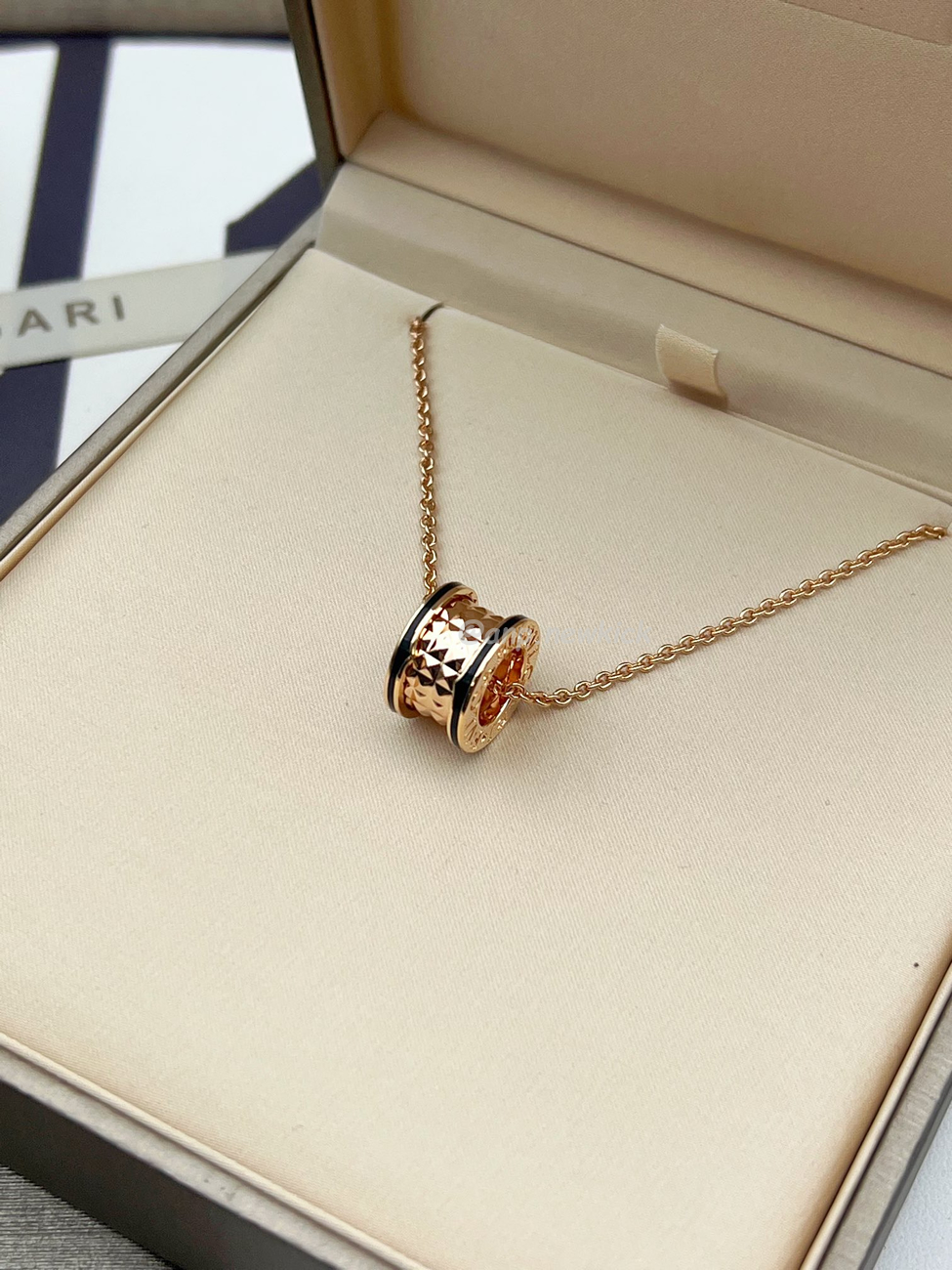 Bulgari Mini Dress Full Of Diamonds, Small Necklace (9) - www.newkick.vip Bulgari Mini Dress Full Of Diamonds, Small Necklace (9) - www.newkick.vip