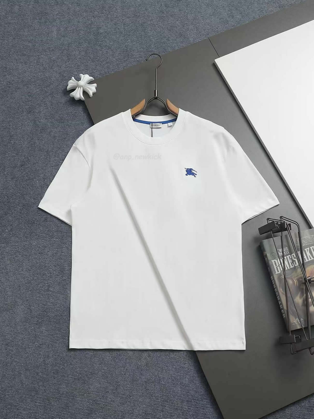 Burberry Equestrian Knight Detail Cotton T Shirt (4) - www.newkick.org Burberry Equestrian Knight Detail Cotton T Shirt (4) - www.newkick.org