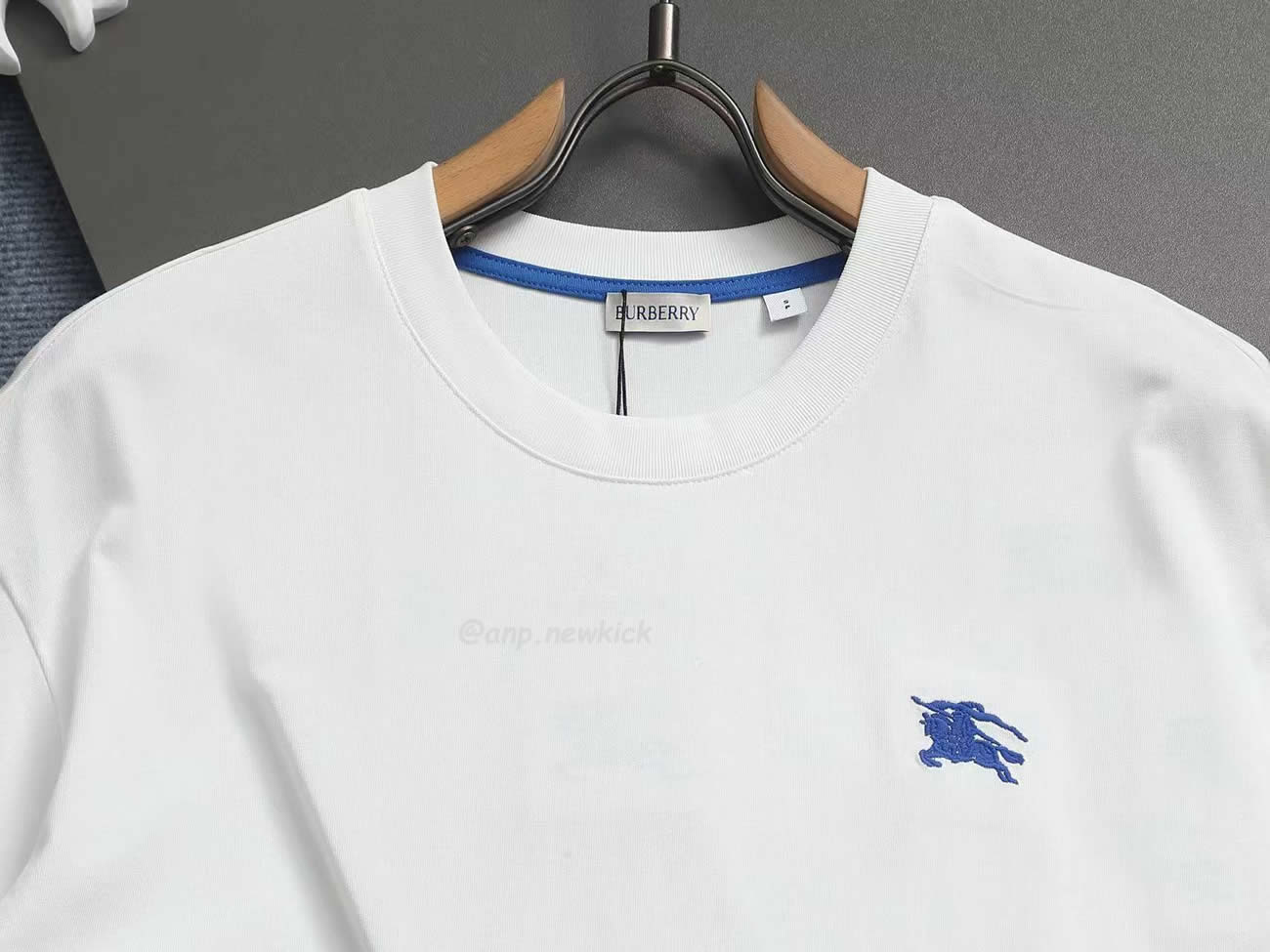 Burberry Equestrian Knight Detail Cotton T Shirt (9) - www.newkick.org Burberry Equestrian Knight Detail Cotton T Shirt (9) - www.newkick.org